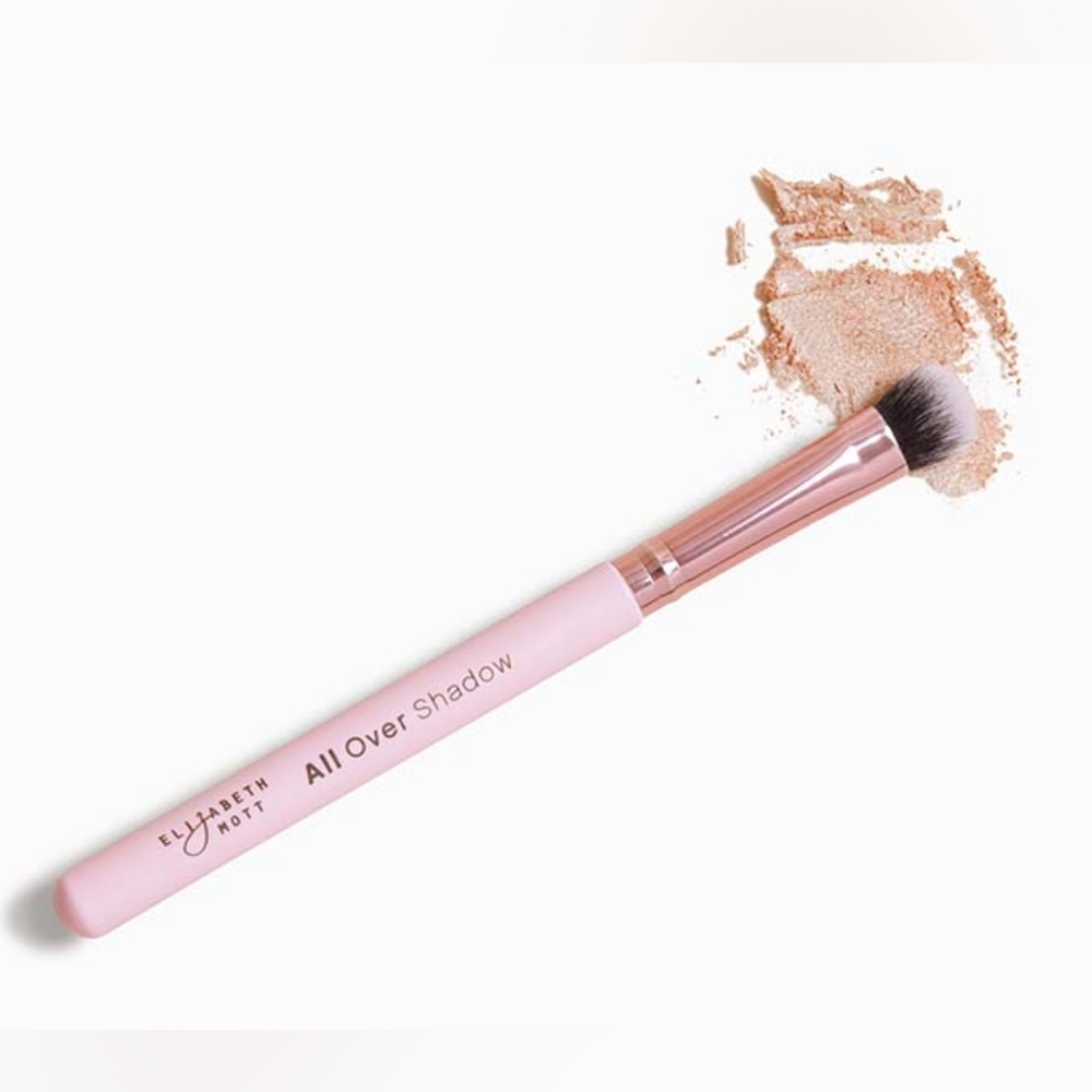 Elizabeth Mott all over shadow brush